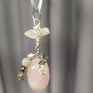 Elegant Pink and Silver Pendant Necklace